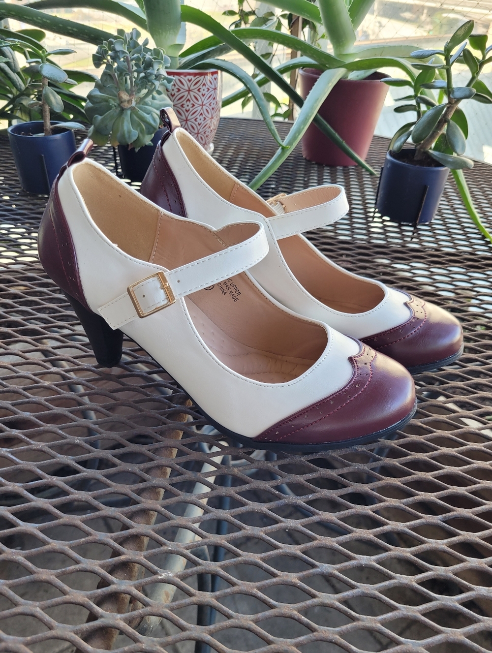Chase & Chloe Classic Two-Tone Mary Jane Heels in White & Burgundy (US 8.5)